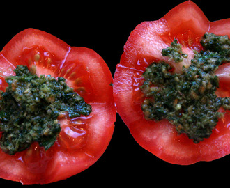 Stekte (røde) tomater med hjemmelaget pesto