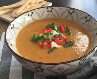 Søtpotet- og linsesuppe med cottage cheese