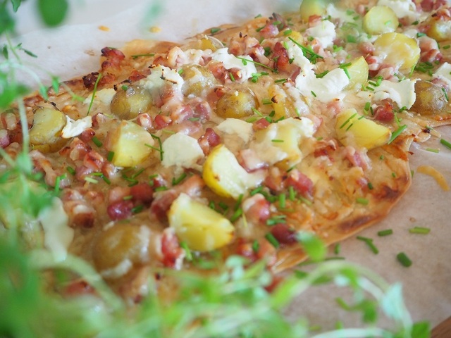 Flammkuchen – potetpizza med veldig tynn bunn