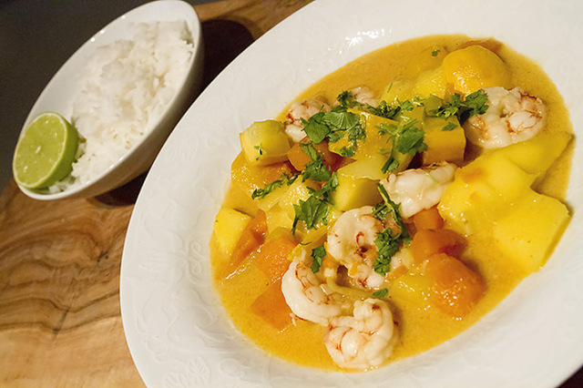 Thai curry med reker, mango og søtpotet