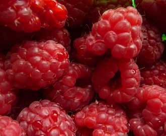 Dessert av de deiligste, søte, røde bringebær