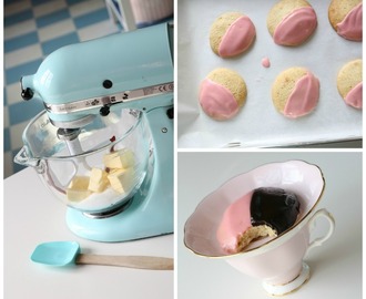 Black and White (pink) Cookies