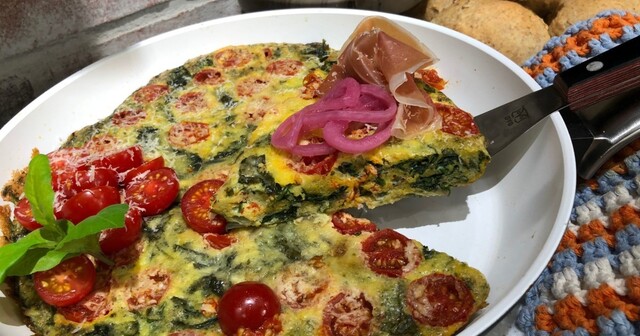 Frittata med tomat og spinat