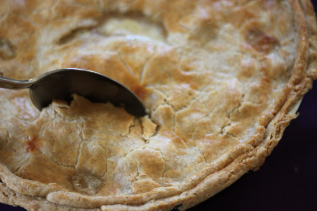 Chicken Pot Pie /
Kyllingpai-opp-ned.