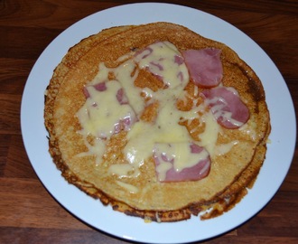 Grove pannekaker med bacon og  ost
