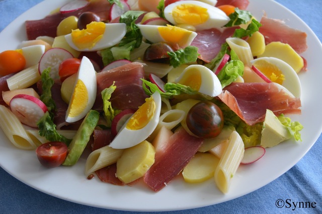 Salat med spekeskinke og pasta