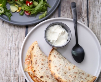 Lompecalzone med yoghurtdip