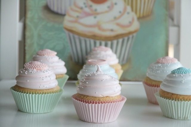 Vintage pastel cupcakes & vanilla cupcakes