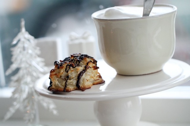Coconut Almond Macaroons with Dark Chocolate ♥