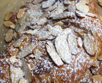 Perfekt  til 17 maibrunch: lekker lun croissant med mandelfyll. Og hurra for at bloggen har passert 400 000 besøk.