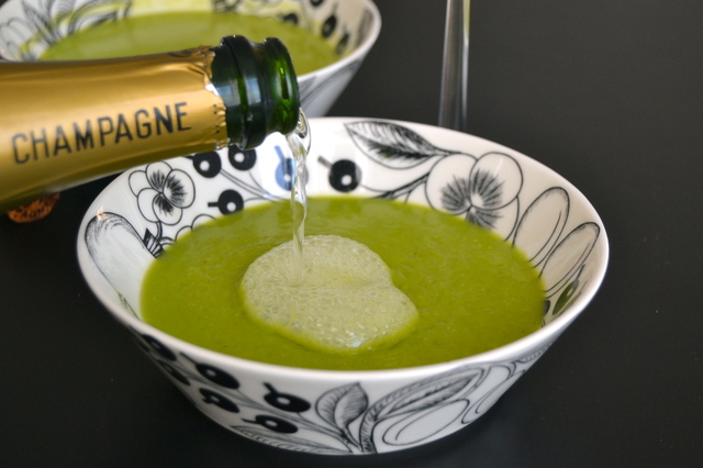 Crème Ninon eller grønn ertesuppe med Champagne.