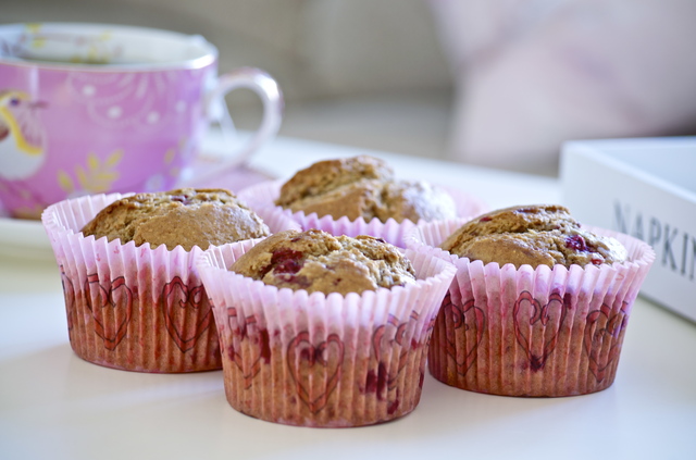 Muffins med smak av bringebær, vanilje og kokos