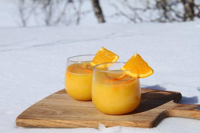 Varm appelsindrikk med ingefær