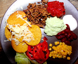 Nacho-tallerken med salsa og guacamole