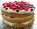 17. mai kake med bær og vaniljekrem