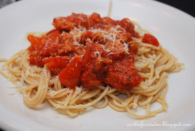 Pasta med chorizo i tomatsaus