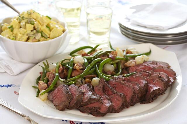 Roastbiff med smørstekte grønnsaker og potetsalat