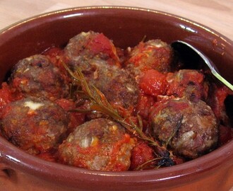 Krydrede kjøttboller i tomatsaus