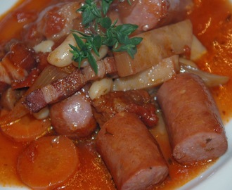 Cassoulet med bacon og smakfulle pølser