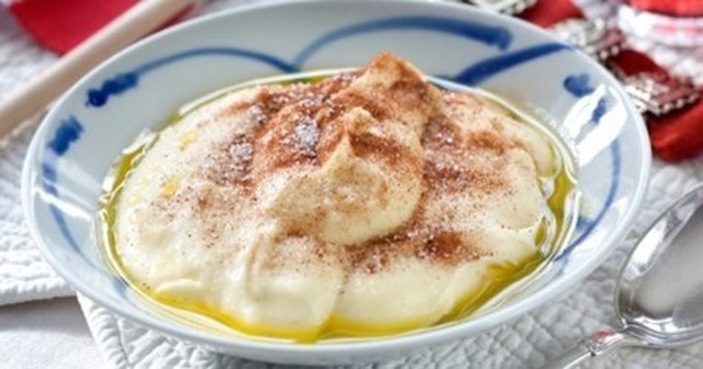 Traditional Norwegian Cream Porridge / Fløtegrøt