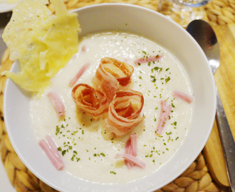 Blomkålsuppe med baconroser og ostechips (lavkarbo)