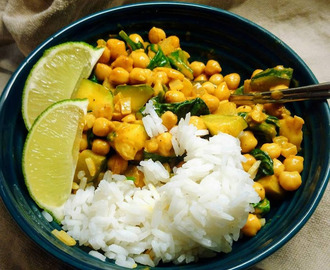 Lettvint curry med kikerter, squash og spinat