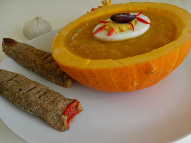 Snart Halloween - Suppe, djevelegg og urtebrød