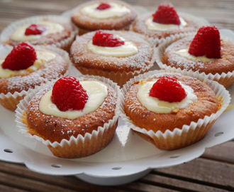 Lyst på noe godt til helgen: Muffins fylt med vaniljekrem!