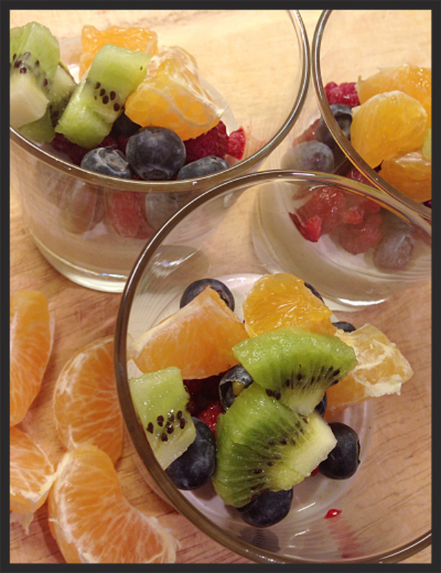 Vaniljepudding med frukt & bær