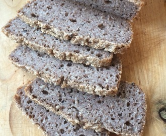 Fermentert naturlig glutenfritt brød av bokhvete med kun tre ingredienser!