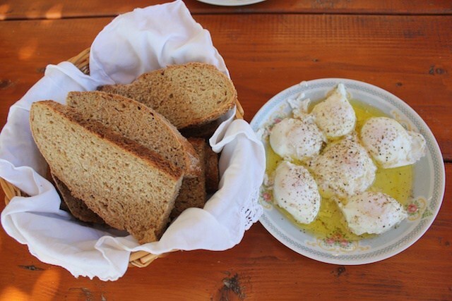 Posjert egg på gresk vis