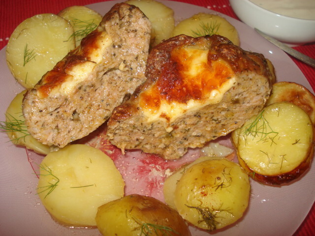 Ovnsbakte poteter og kjøttboller med ost