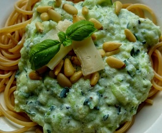 Grønn pasta med squash og ricotta