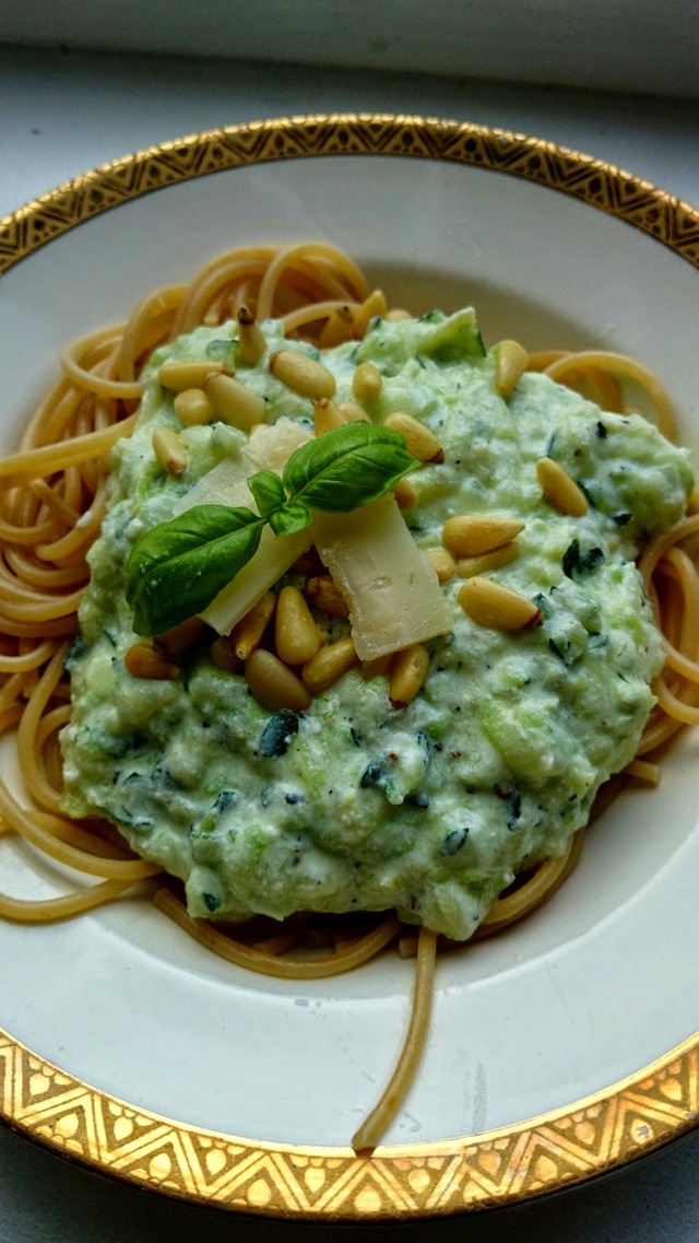Grønn pasta med squash og ricotta