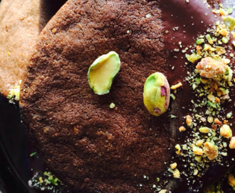Chewy chocolate cookies with pistachio