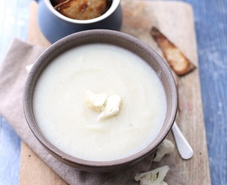 Blomkålsuppe med salte chips