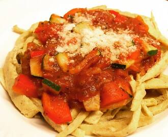Lavkarbo pasta m/ vegetarisk tomatsaus – LCHF diett dag LXX