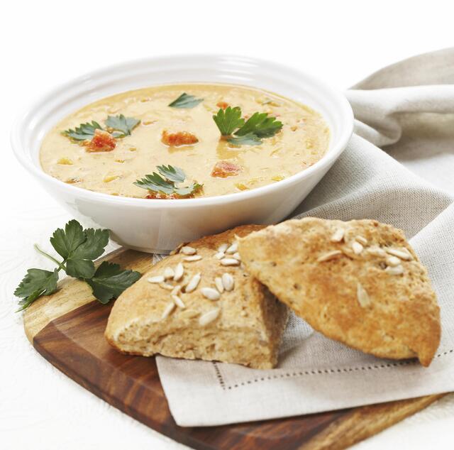 Hot suppe med grove scones