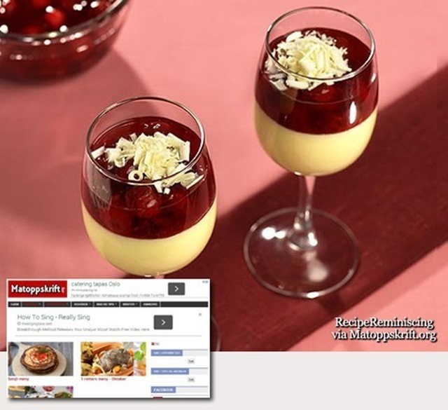 Almond Kernel Pudding With Red Sauce / Mandelkjernepudding Med Rød Saus