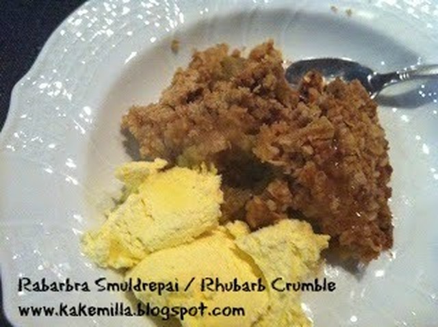 Rabarbra Smuldrepai (Eggfri) / Rhubarb Crumble (Eggless)