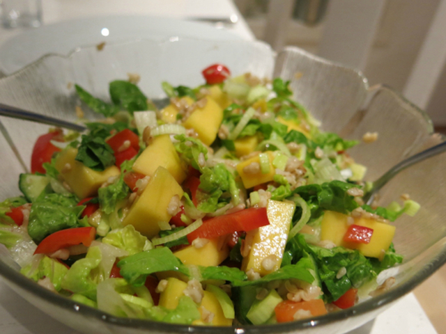 Middagstips: Ovnsstekt laks med mathavre og fruktig salat