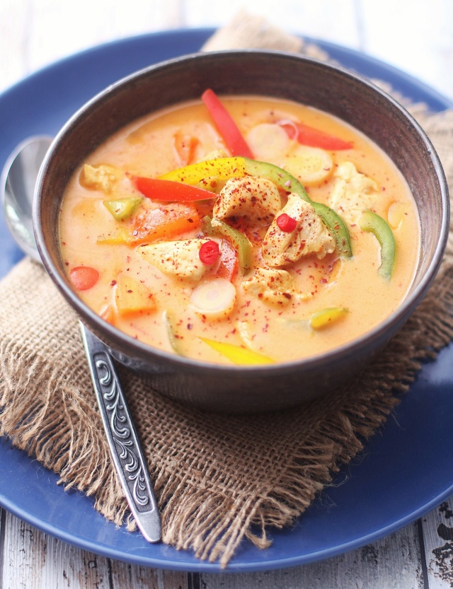 Thaisuppe med proteinrundstykke