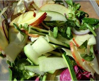 Tilbehør: Salat med squash, eple og avocado