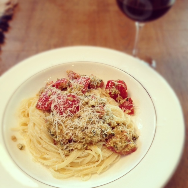 Spaghetti med mandel-basilikum-pesto