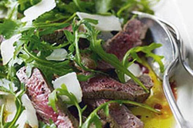 Tagliata med ruccola og parmesan