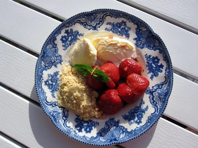 Jordbærdessert med Pimms