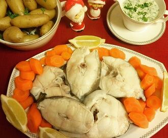 Kokt torsk med sandefjordsmør  ~*♥*~ Juletorsk, servert med mandelpoteter og gulrøtter !