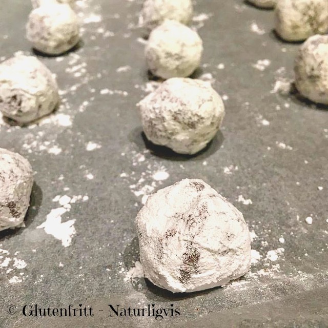 Glutenfri og melkefri Sjokoladesnøballcookies - Fri for korn - paleo uten melis ;)