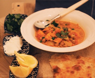 Curry med kikerter og søtpotet
