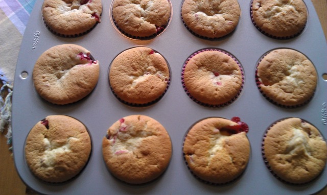 Jordbær cupcake med kremost topping og sitron cupcake !!